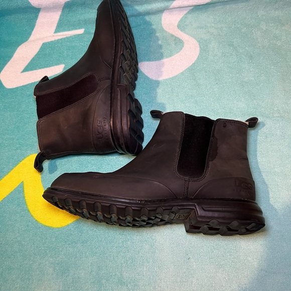 UGG Australia Sz-9 Women’s Leather Shearling  5459 Chelsea Boots Pre-owned. - Picture 2 of 6